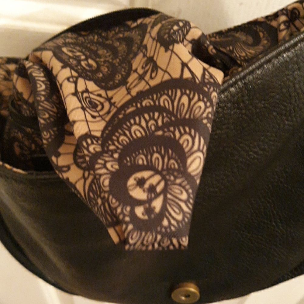 Carlos Shoulder Bag  - Picture 9 of 11